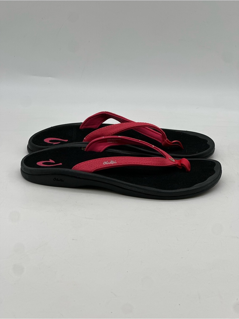 OluKai Samdals. Size 7